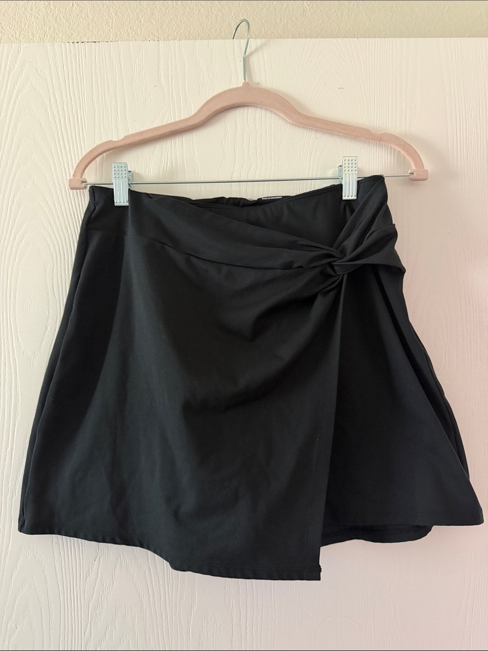 Gilly Hicks Black Knot-Detail Workout Mini Skirt